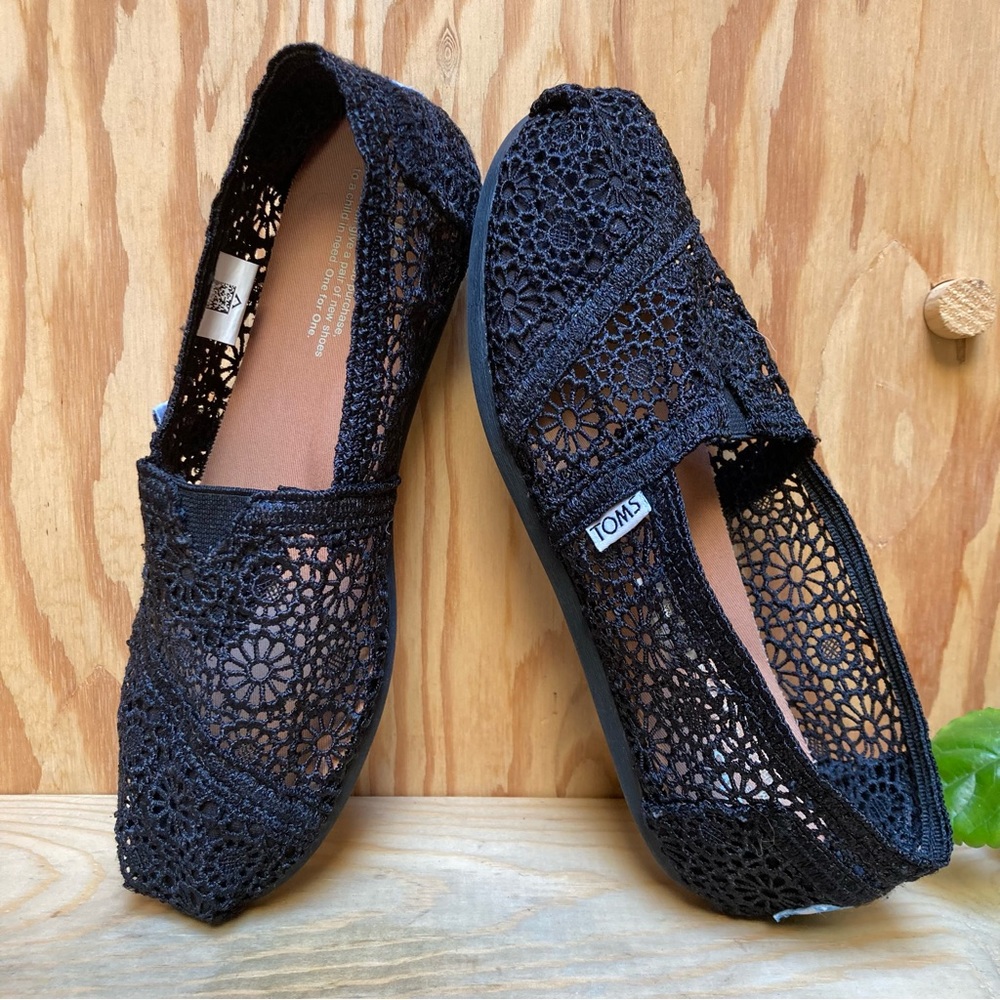 TOMS Alpargata Black Crochet Lace Slip-ons Size 7
